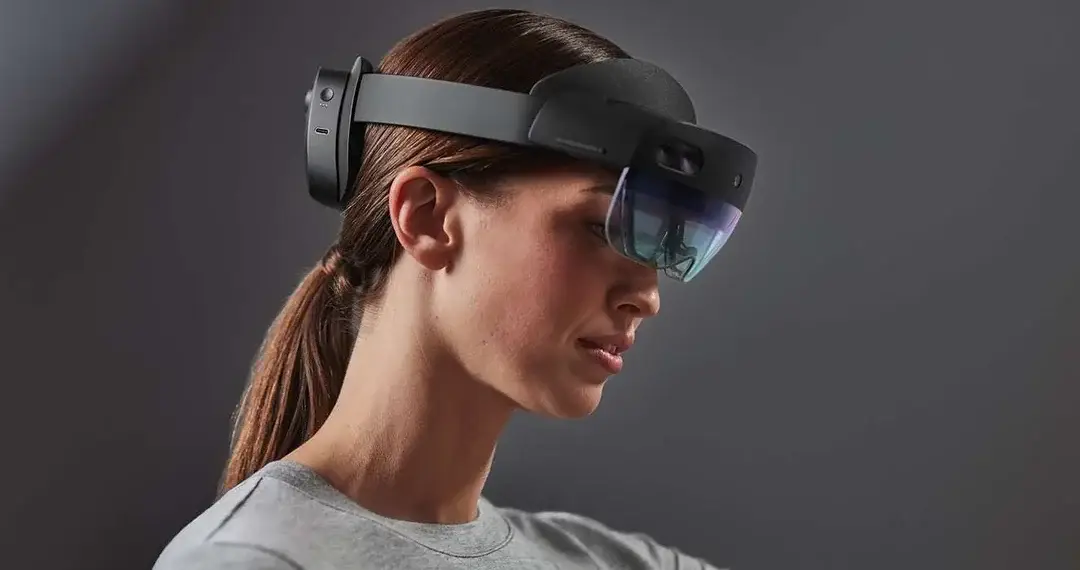 Can You Wear Glasses with HoloLens?